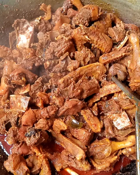 Rica-rica entok dalam wajan besar