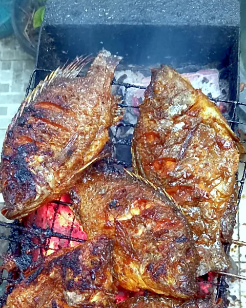 Ikan nila bakar, bisa dipesan sesuai permintaan
